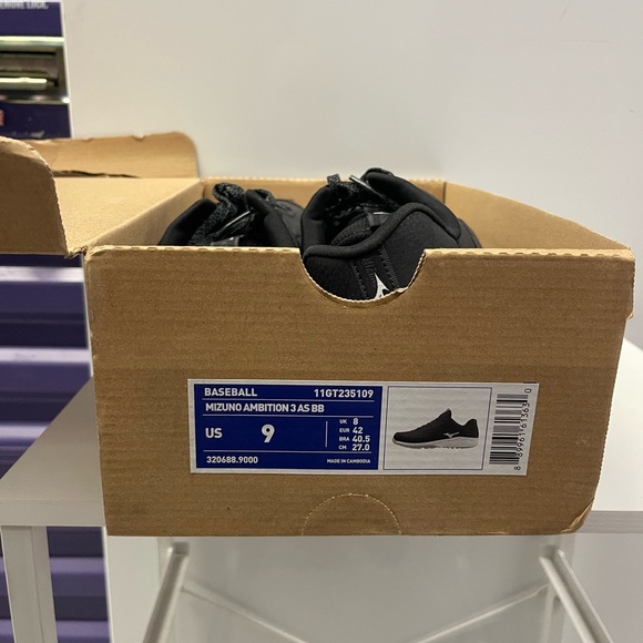 Mizuno Black and White Sneakers - Picture 2 of 6